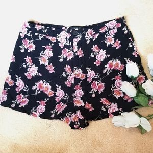 SOLD NWOT Forever 21 Rayon floral shorts sz M